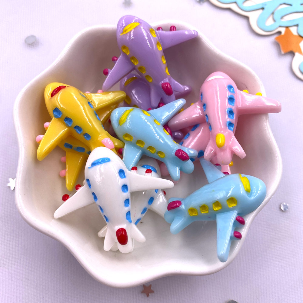 Paradise Jewelry & Watches Llc - 10PCS ผสมเรซิ่นการ์ตูนที่มีสีสันเครื่องบินแบนหิน Figurines สมุดภาพ DIY งานฝีมือตกแต่งคริสต์มาสเครื่องประดับอุปกรณ์เสริม