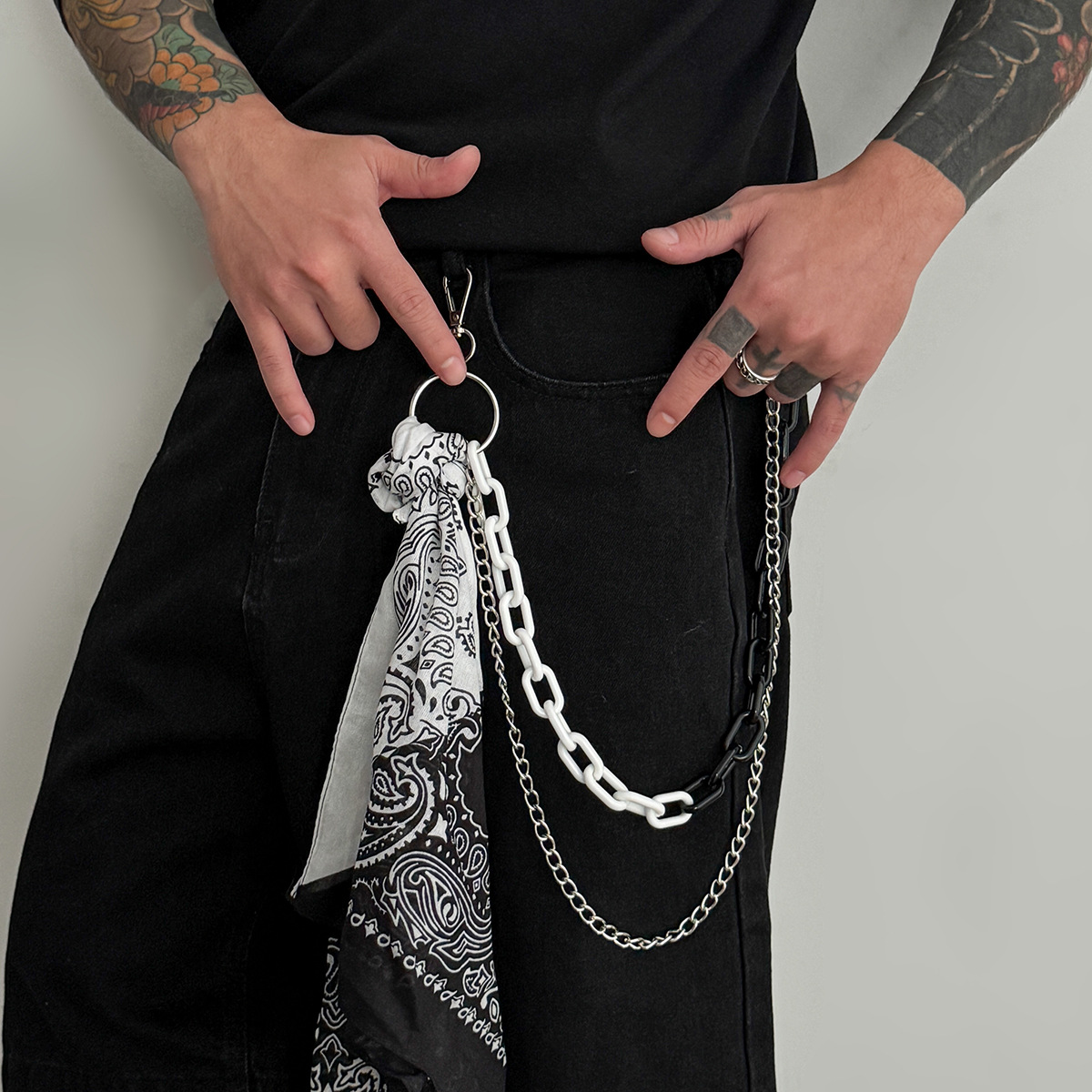 Hip Hop Chain Necklace - โซ่คล้องกางเกงลายเพสลีย์ สีดำขาว โซ่โลหะสองสี โซ่คล้องเอวสไตล์ฮิปฮอป สตรีทแวร์ ยูนิเซ็กส์