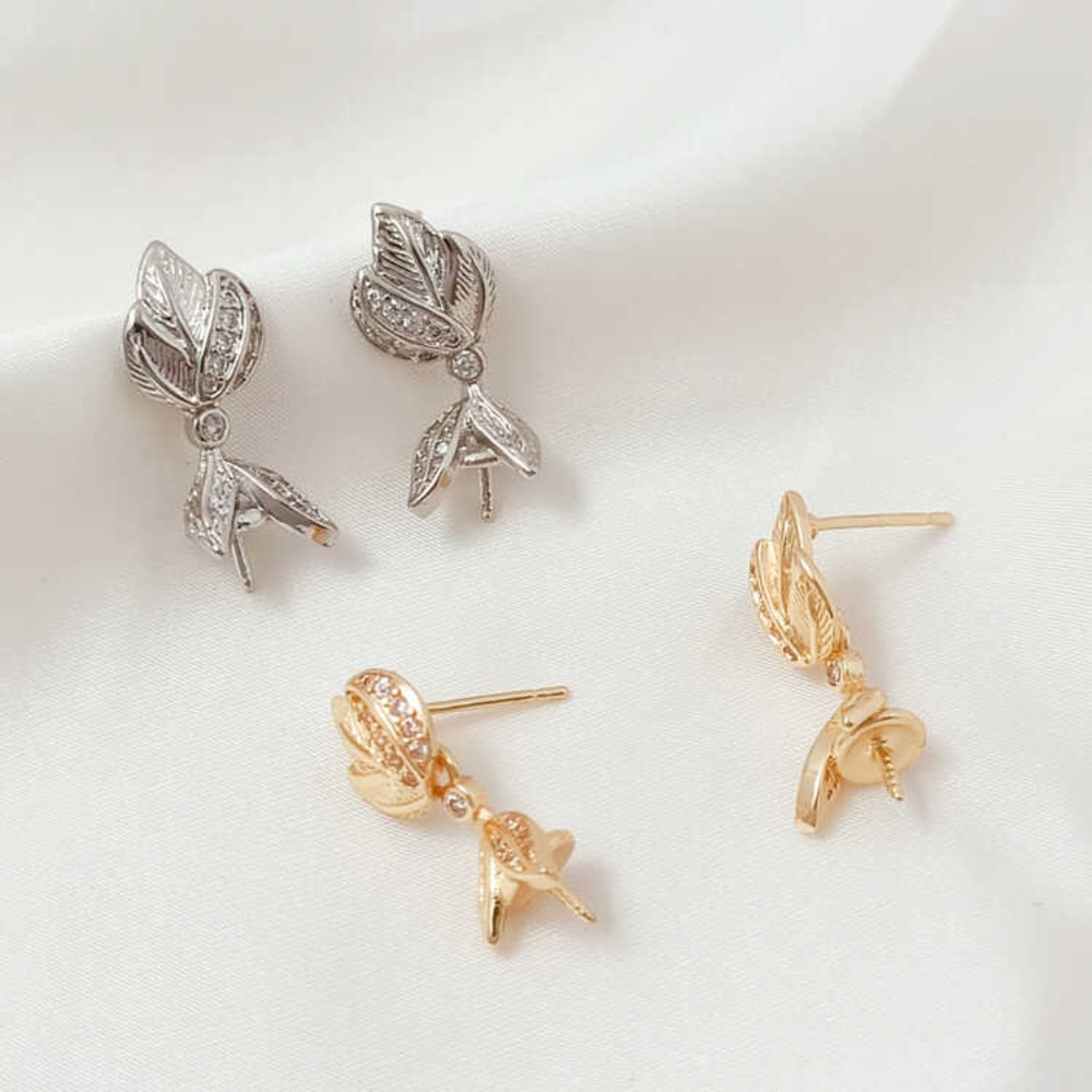 Pearl Stud Earrings - ต่างหูแบบติดหูทำมือ รูปดอกแมกโนเลีย ประดับมุกและไมโครเซอร์โคเนียม 14K พร้อมฐานเปล่า ตัวเข็มเงินแท้