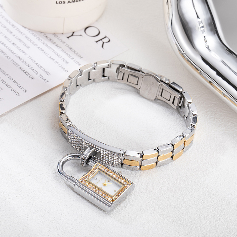 สายรัดข้อมือรูปทรงเว้าพร้อมจี้ - Jewelry Diamond Watches บทวิจารณ์และราคา